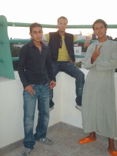 mon3im et faycal et moi ds la clinique